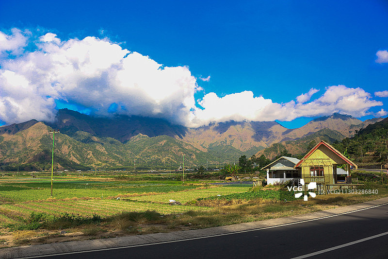 龙目岛山脉公路的风景图片素材