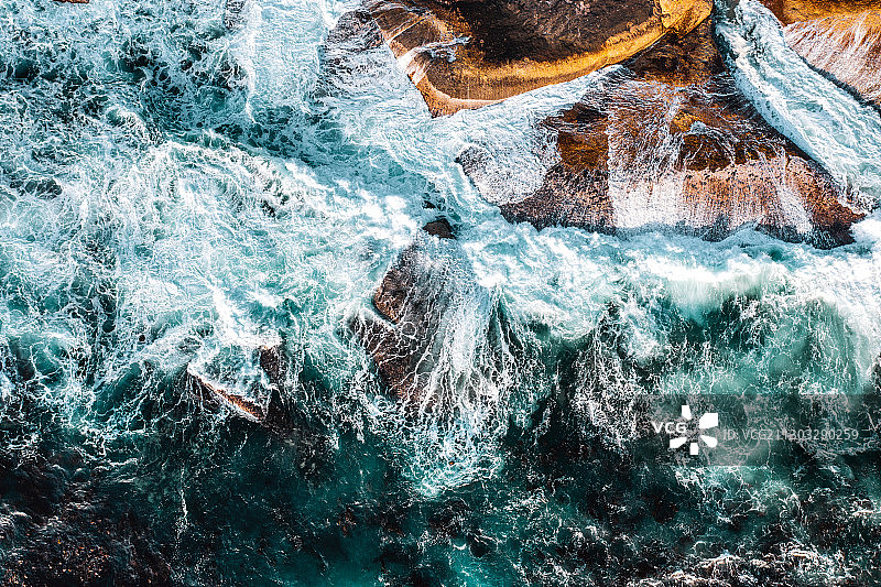 南非坎普斯湾海滩海浪航拍图片素材