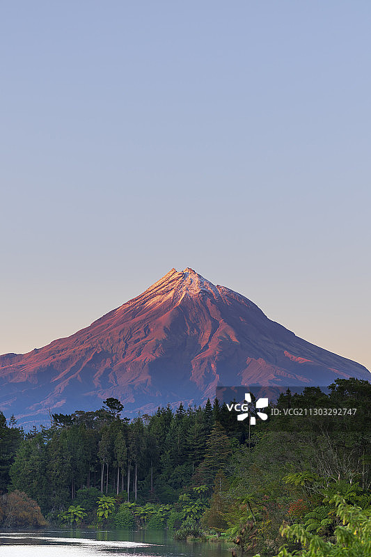 新西兰塔拉纳基埃格蒙特国家公园火山风光图片素材