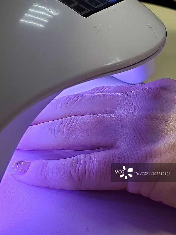 戴手套的手特写图片素材