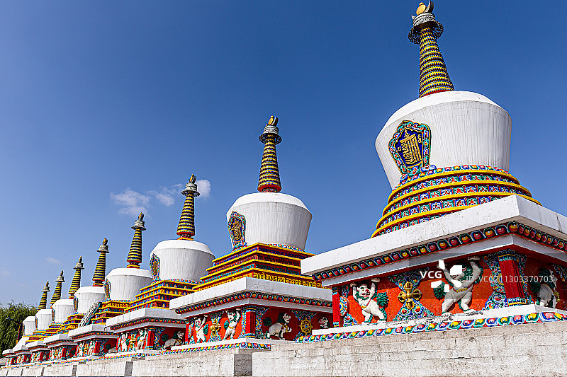 青海西宁藏传佛教塔尔寺八宝如意塔，纪念佛祖八大功德而建图片素材