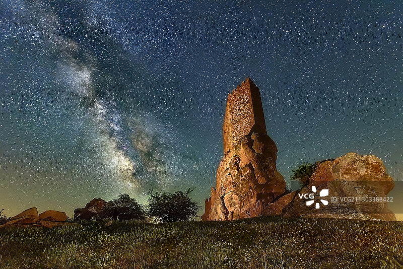 夜晚星空下的星空景观图片素材