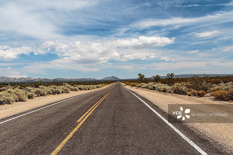 圣贝纳迪诺县乡村空旷道路图片素材