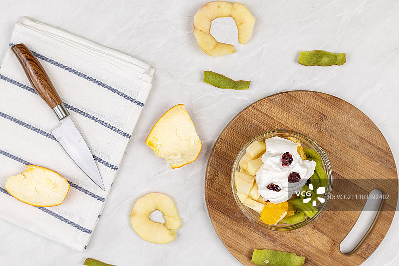 餐桌上食物的正上方图片素材