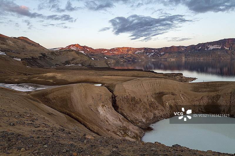 冰岛阿斯基亚的湖光山色图片素材