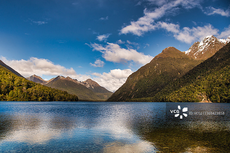 新西兰南岛加恩湖的湖光山色图片素材