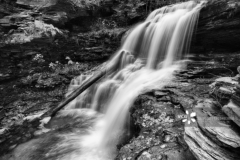 美国里基茨格伦州立公园的森林瀑布美景图片素材