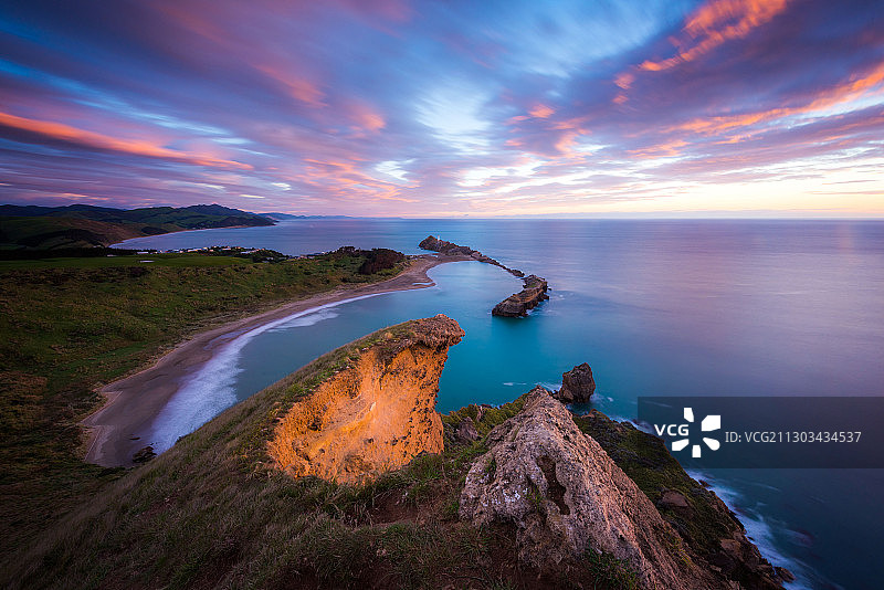 新西兰惠灵顿卡斯尔波因特日落时分的海景图片素材