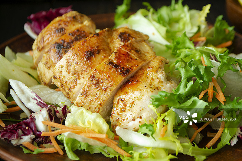 盘中沙拉特写图片素材