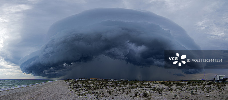 乌克兰赫尔松州的暴风云海景全景图片素材