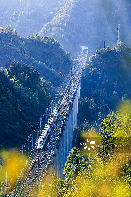 《穿越》图片素材