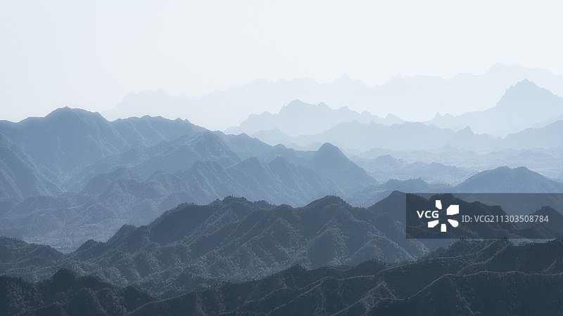 中国河北承德的晴空山景图片素材