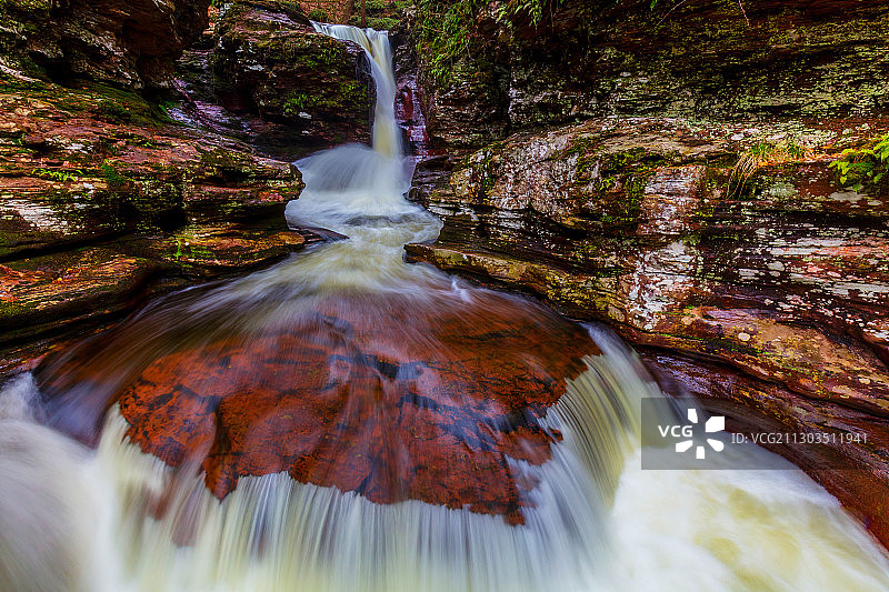 美国里基茨格伦州立公园森林瀑布风景图片素材