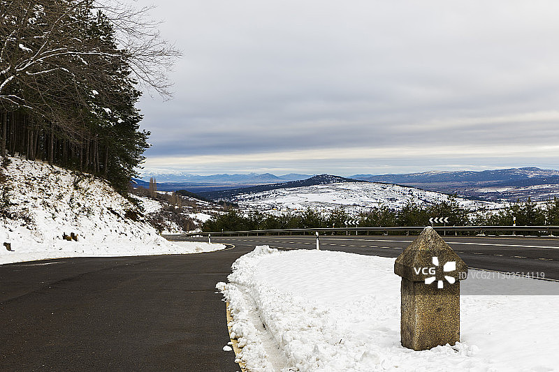 西班牙La Torre雪山风光图片素材