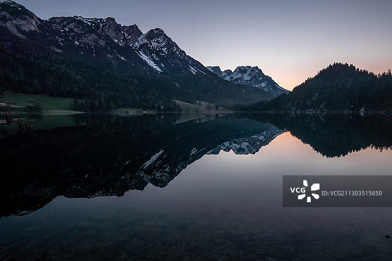 奥地利蒂罗尔州库夫施泰因的湖光山色图片素材