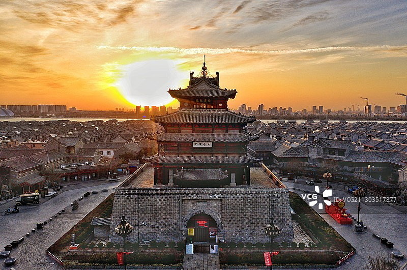 光岳生辉图片素材
