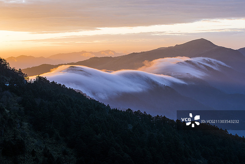 神农架神农顶流云飞瀑图片素材