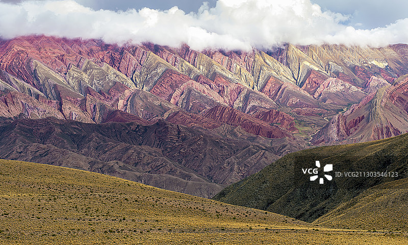 阿根廷胡胡伊省多云天空下的风景图片素材