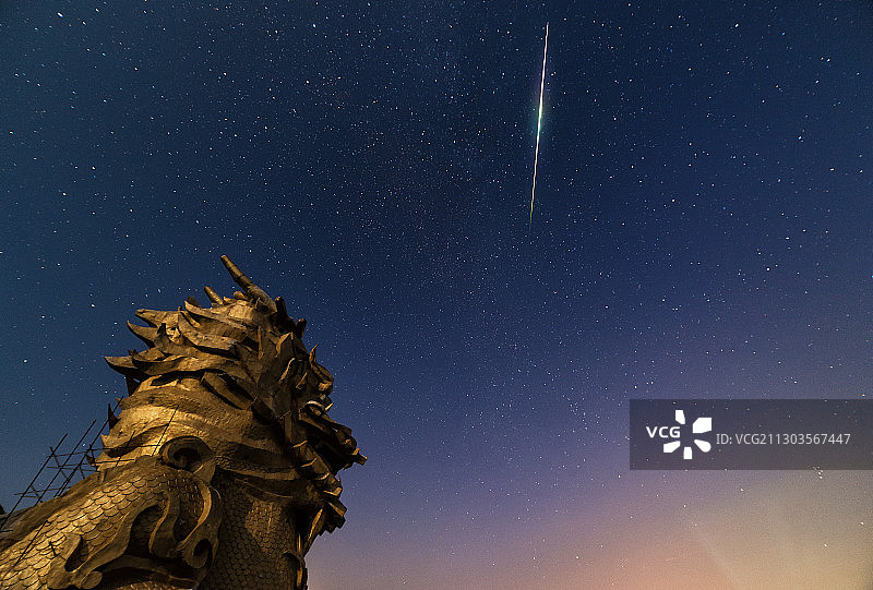 河南省郑州市新密市始祖山龙头流星图片素材