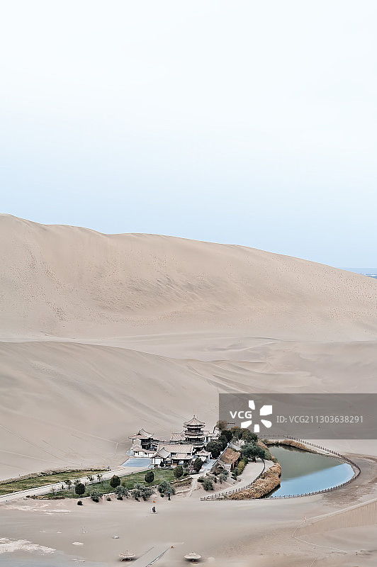 秋天的敦煌月牙泉风光图片素材