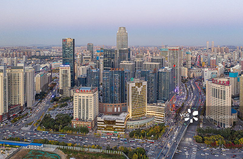 辽宁沈阳北站金融中心傍晚城市风光图片素材