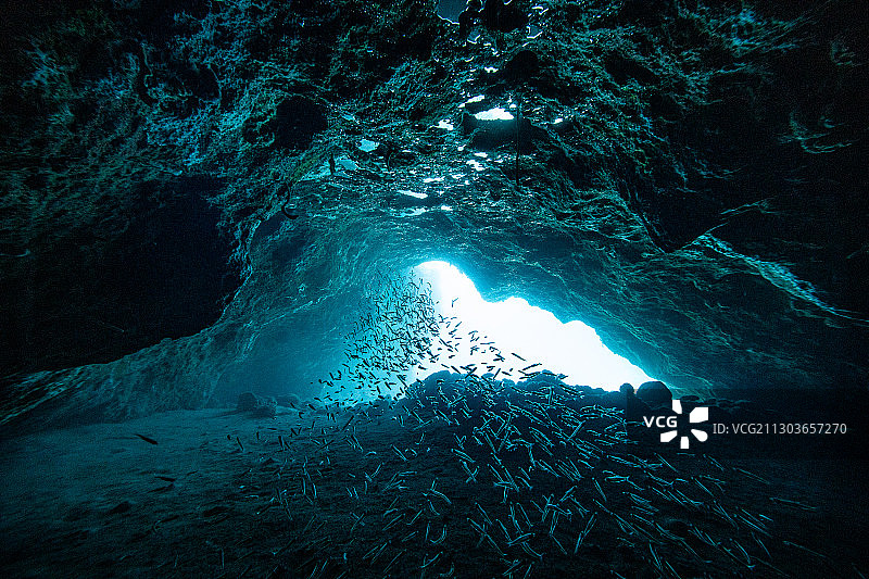 古巴王后花园照明洞穴高角度景观图片素材