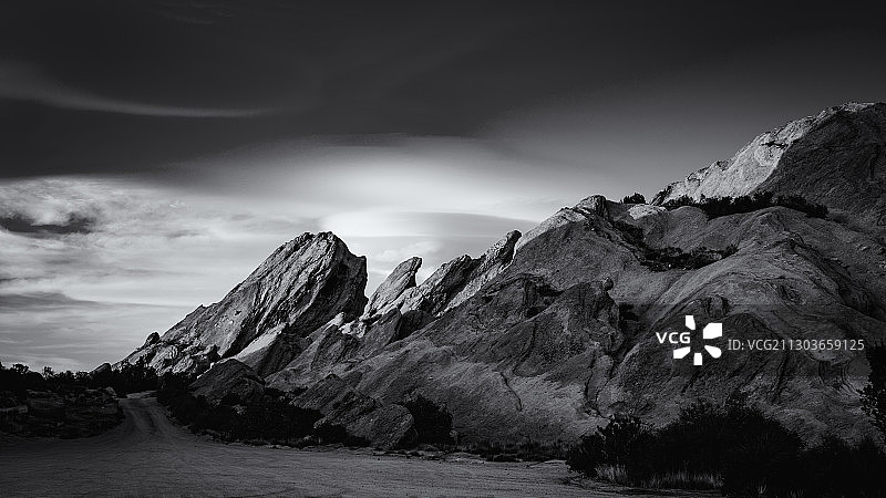 美国瓦斯奎兹巨岩公园的岩石山脉图片素材