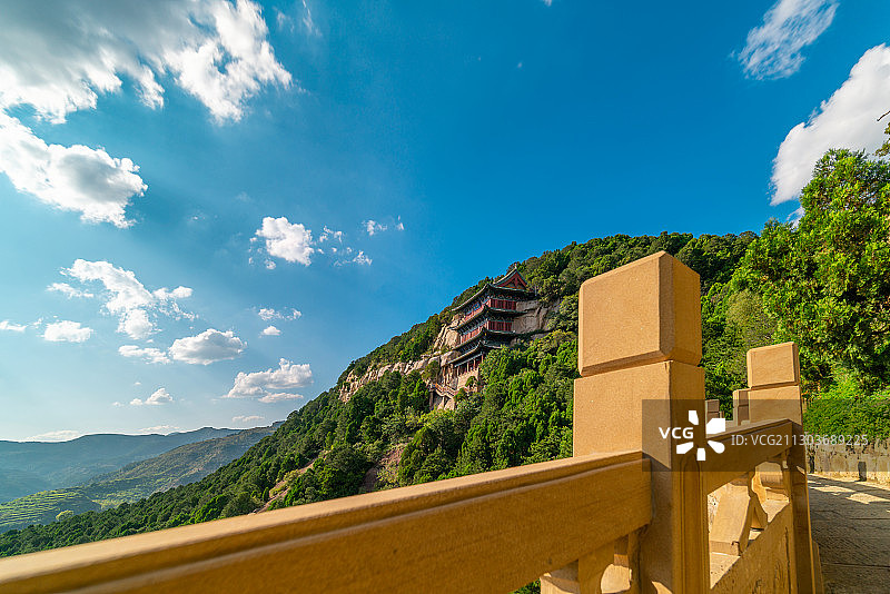 太原天龙山石窟白天多云图片素材