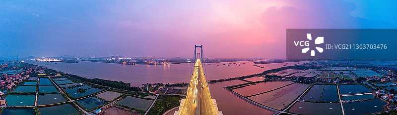 航拍视角下的广州南沙大桥城市风光图片素材