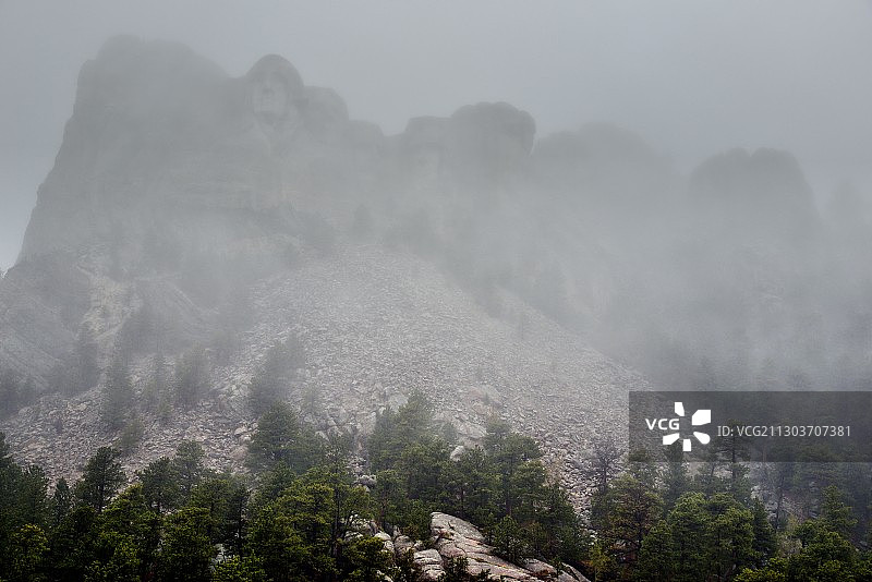 美国总统小径雾天森林美景图片素材
