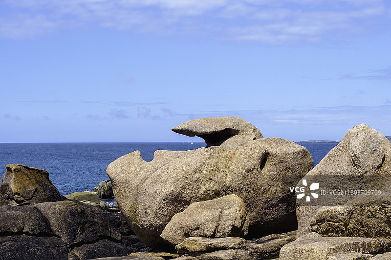 法国布列塔尼海滩岩石的风景图片素材