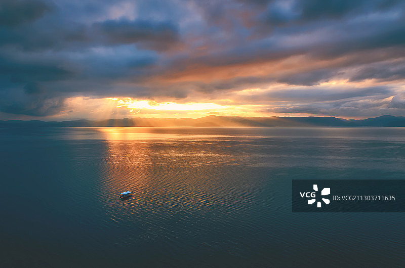 静静的抚仙湖图片素材