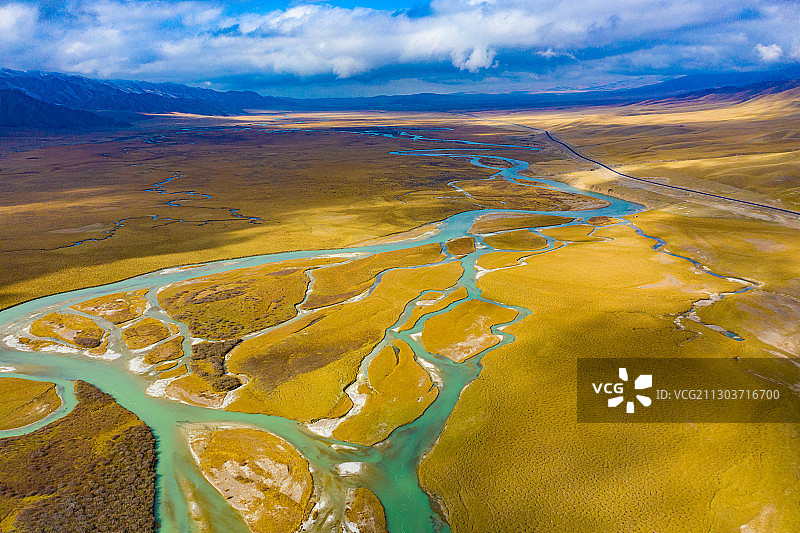中国新疆巴音布鲁克草原秋季风光图片素材