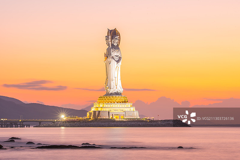 海南三亚南山寺海上观音图片素材
