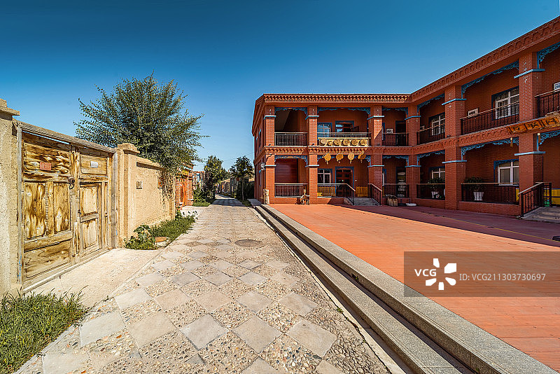 新疆伊犁特克斯县离街商业街风情民居院落图片素材