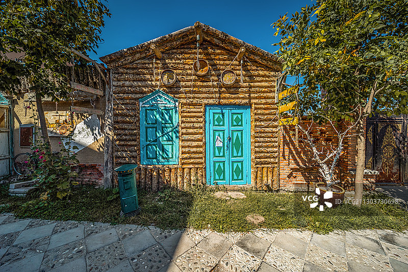 新疆伊犁特克斯县离街商业街风情民居院落图片素材