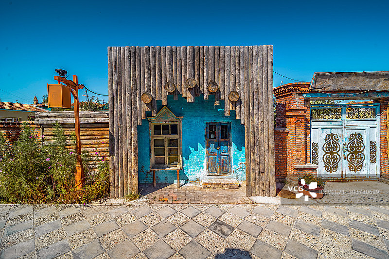 新疆伊犁特克斯县离街商业街风情民居院落图片素材