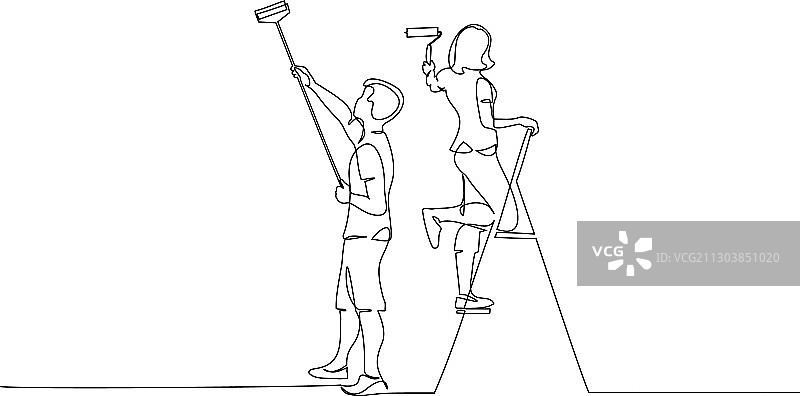 情侣一起粉刷墙壁图片素材