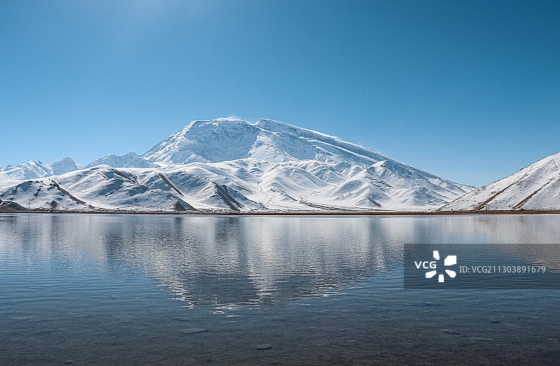 雪山之父——慕士塔格峰图片素材