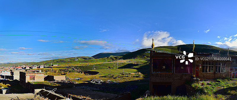 世界高城四川甘孜州理塘县城郊草山晨景图片素材