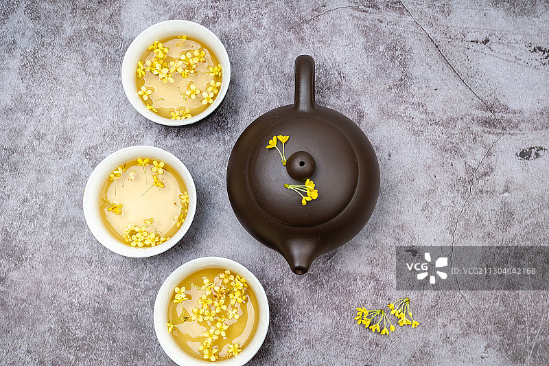 桂花，桂花茶，灰色背景，芳香的，正上方视角，枝条，茶壶，茶图片素材