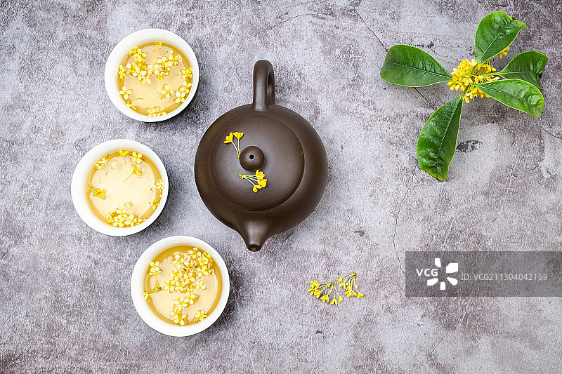 桂花，桂花茶，灰色背景，芳香的，正上方视角，枝条，茶壶，茶图片素材