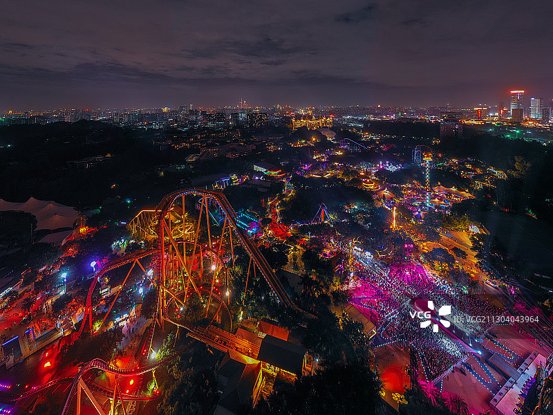 万圣节玩圣节的长隆乐园夜间图片素材