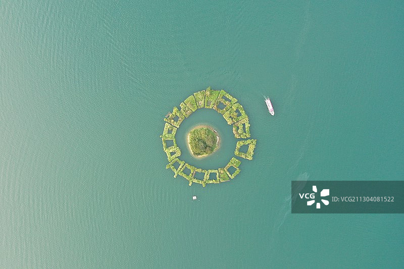 日月潭湖心岛图片素材