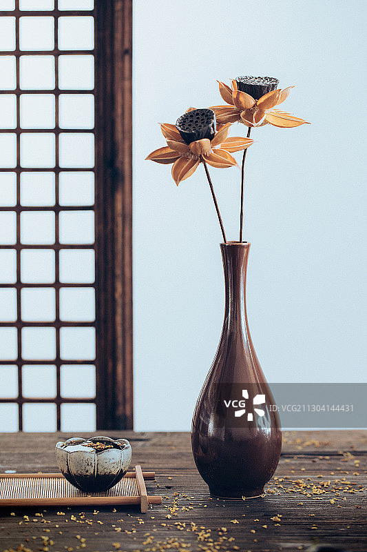 秋天倒一杯桂花黄酒图片素材
