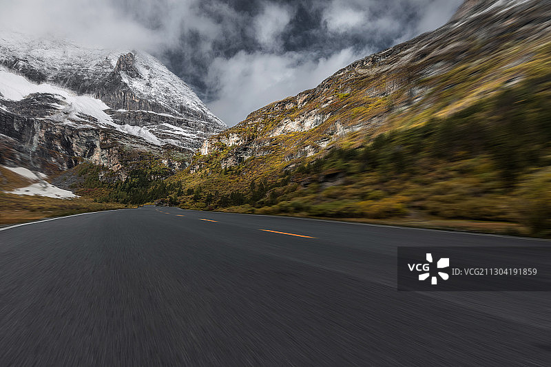 雪山公路图片素材