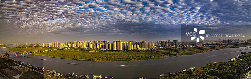 安徽蚌埠淮河鱼鳞云全景图图片素材