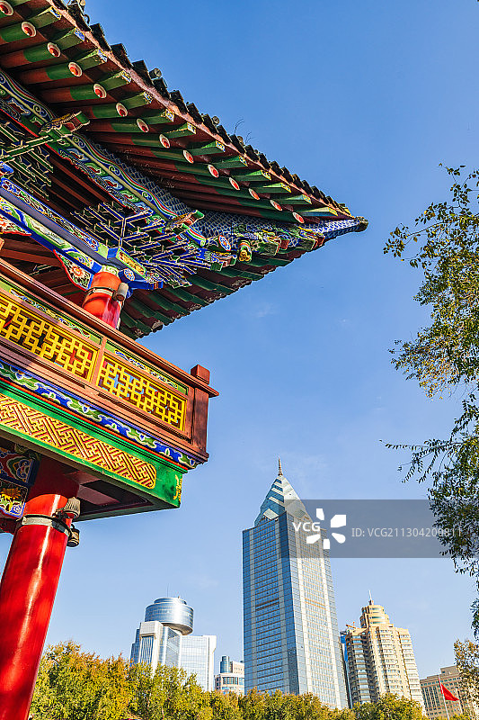 中国新疆乌鲁木齐市沙依巴克区人民公园白天风光图片素材