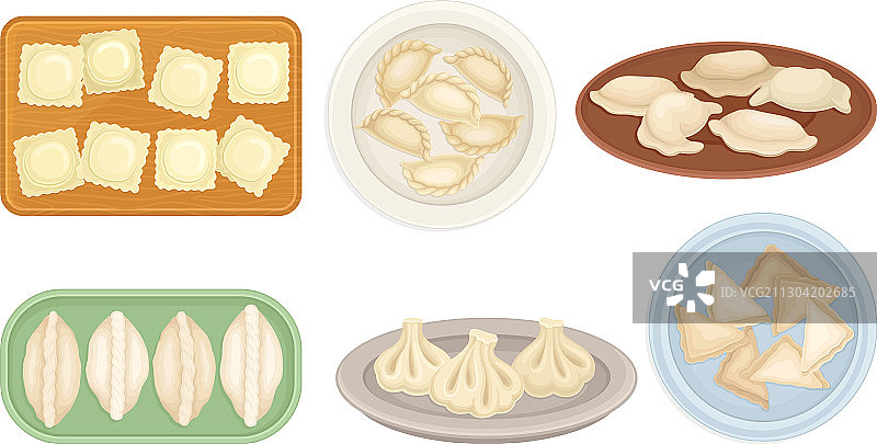 放在木盘上的烤饺子图片素材