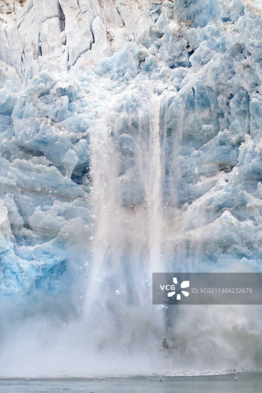 哈伯德冰川冰崩景象图片素材